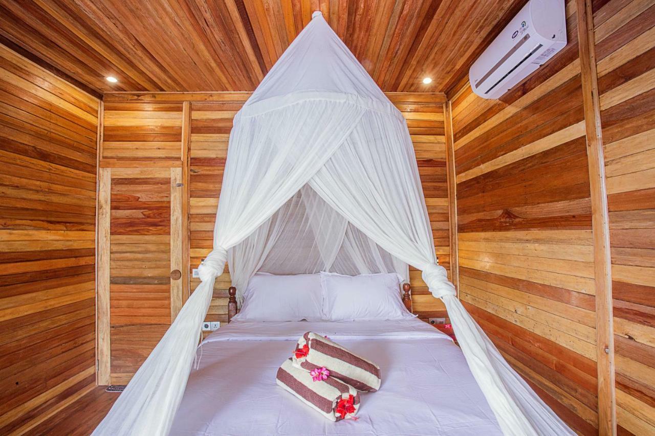 Wooden Beach Sunset Cottages Lembongan Exterior foto