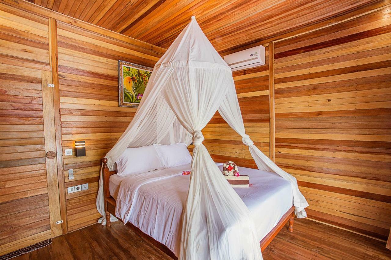 Wooden Beach Sunset Cottages Lembongan Exterior foto