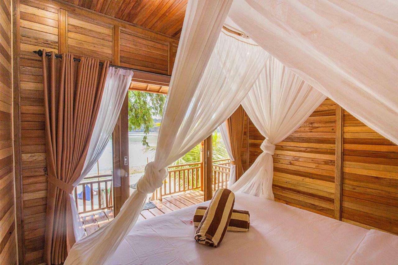 Wooden Beach Sunset Cottages Lembongan Exterior foto