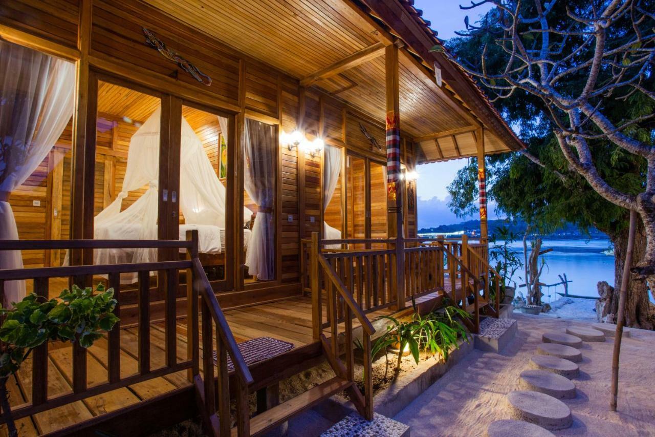 Wooden Beach Sunset Cottages Lembongan Exterior foto